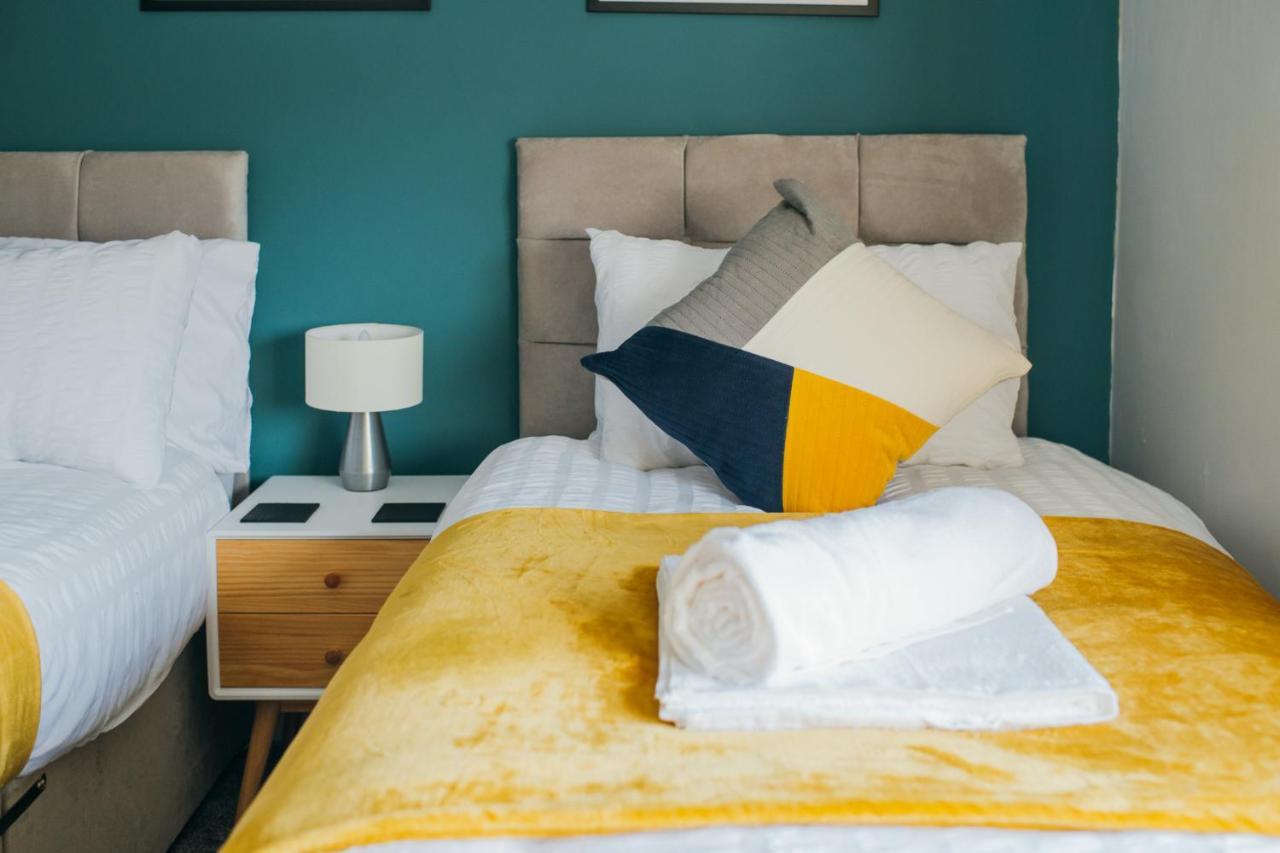 Rookwood House - Spacious With Free Parking - Short Leeds Hébergement de vacances *