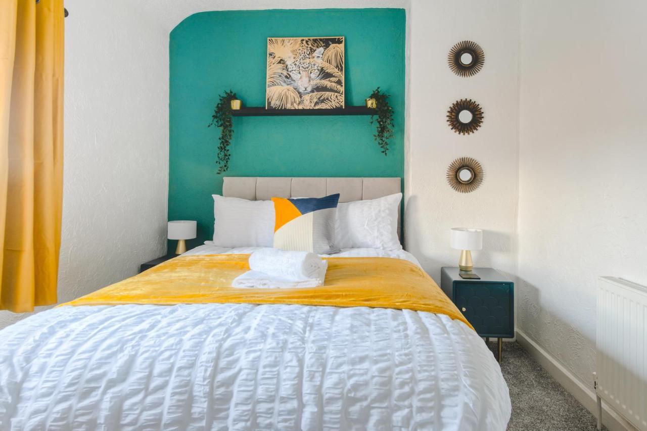 Hébergement de vacances Rookwood House - Spacious With Free Parking - Short Leeds