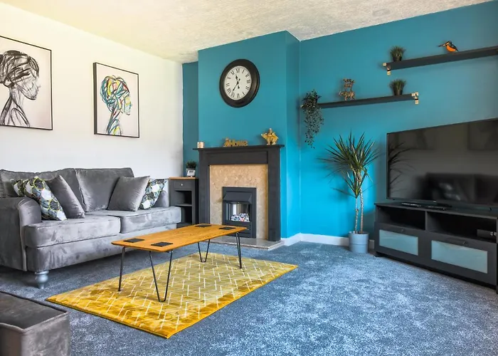 Rookwood House - Spacious Home With Free Parking - Short Stay Leeds
