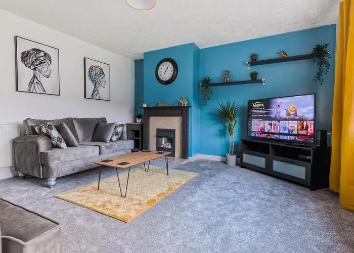 Rookwood House - Spacious Home With Free Parking - Short Stay Leeds