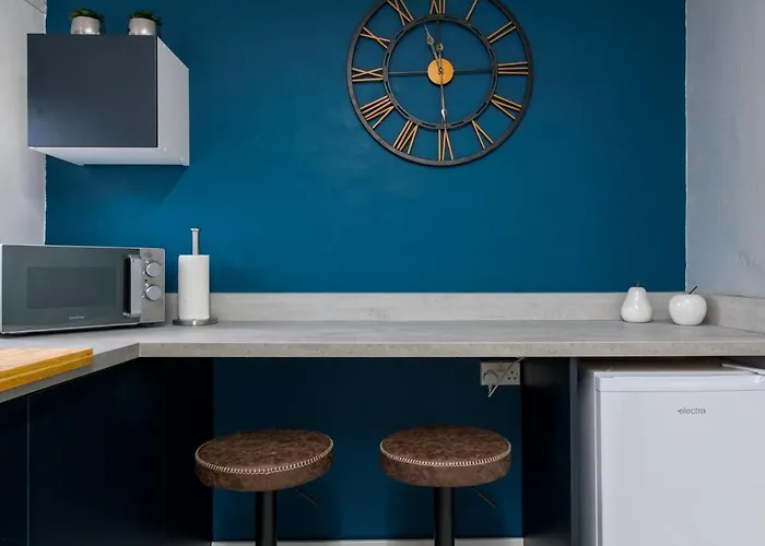 Rookwood House - Spacious Home With Free Parking - Short Stay Leeds
