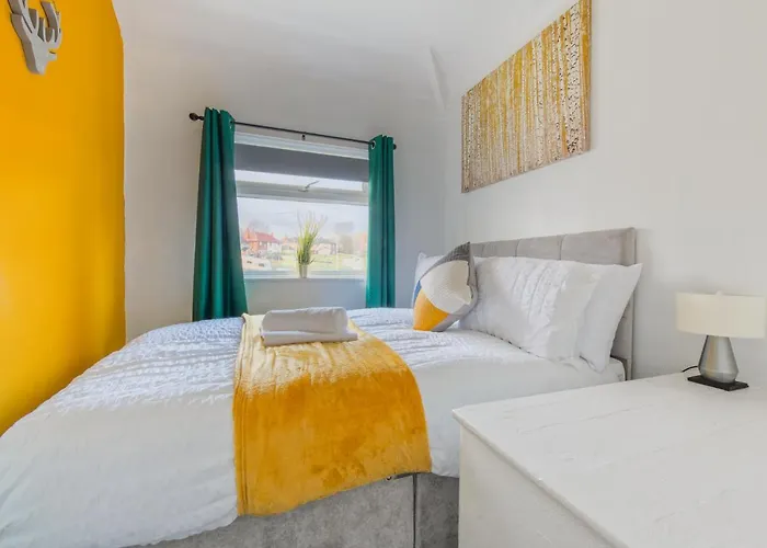 Rookwood House - Spacious Home With Free Parking - Short Stay Leeds