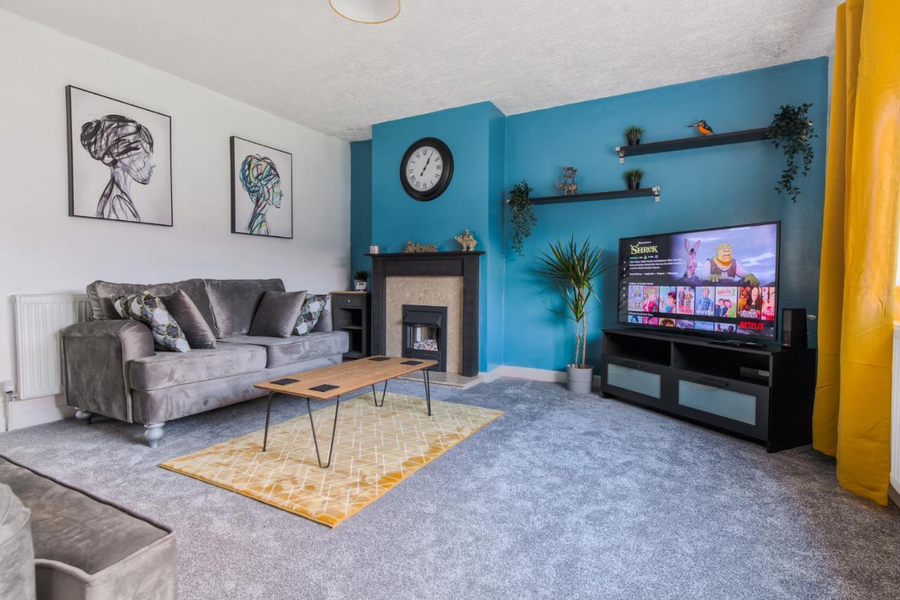 Rookwood House - Spacious With Free Parking - Short Leeds *