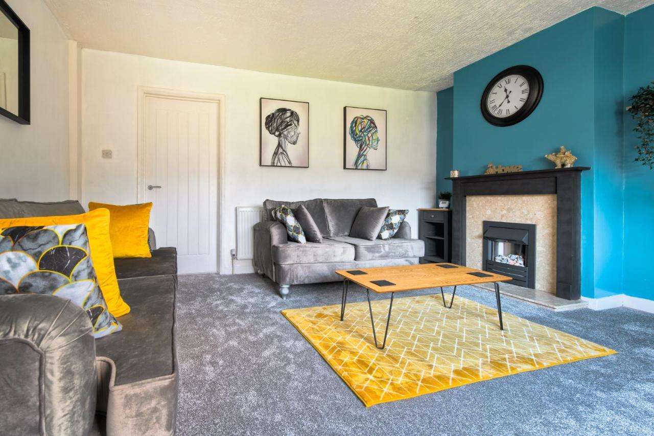 Rookwood House - Spacious With Free Parking - Short Leeds *