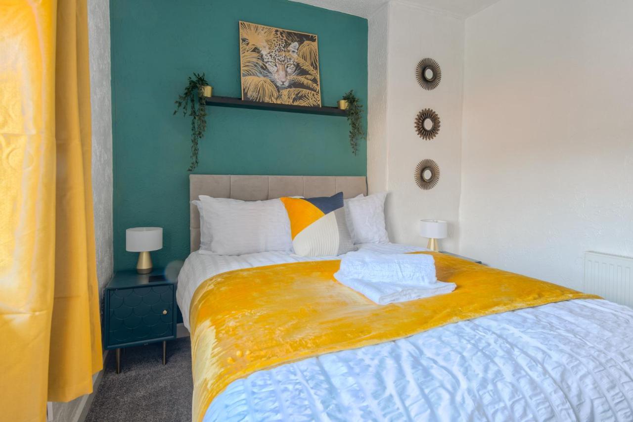 Rookwood House - Spacious With Free Parking - Short Leeds Holiday home Leeds (West Yorkshire)